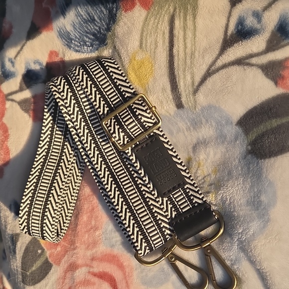 Portland Leather Crossbody Strap Like New - Picture 2 of 3